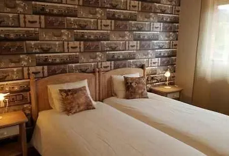 Hotel Camping ريباذيسييّا