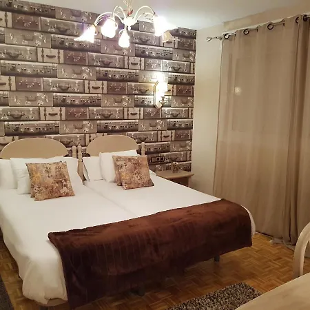 فندق Hotel Camping ريباذيسييّا